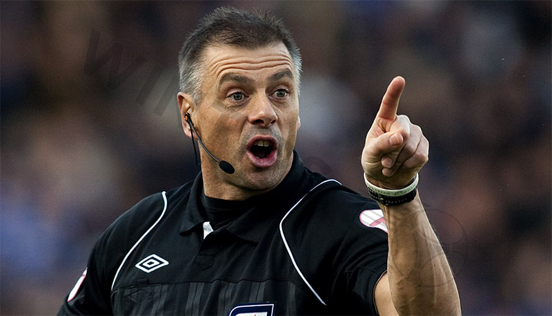 The best soccer referee in the world​: Mark Halsey - England